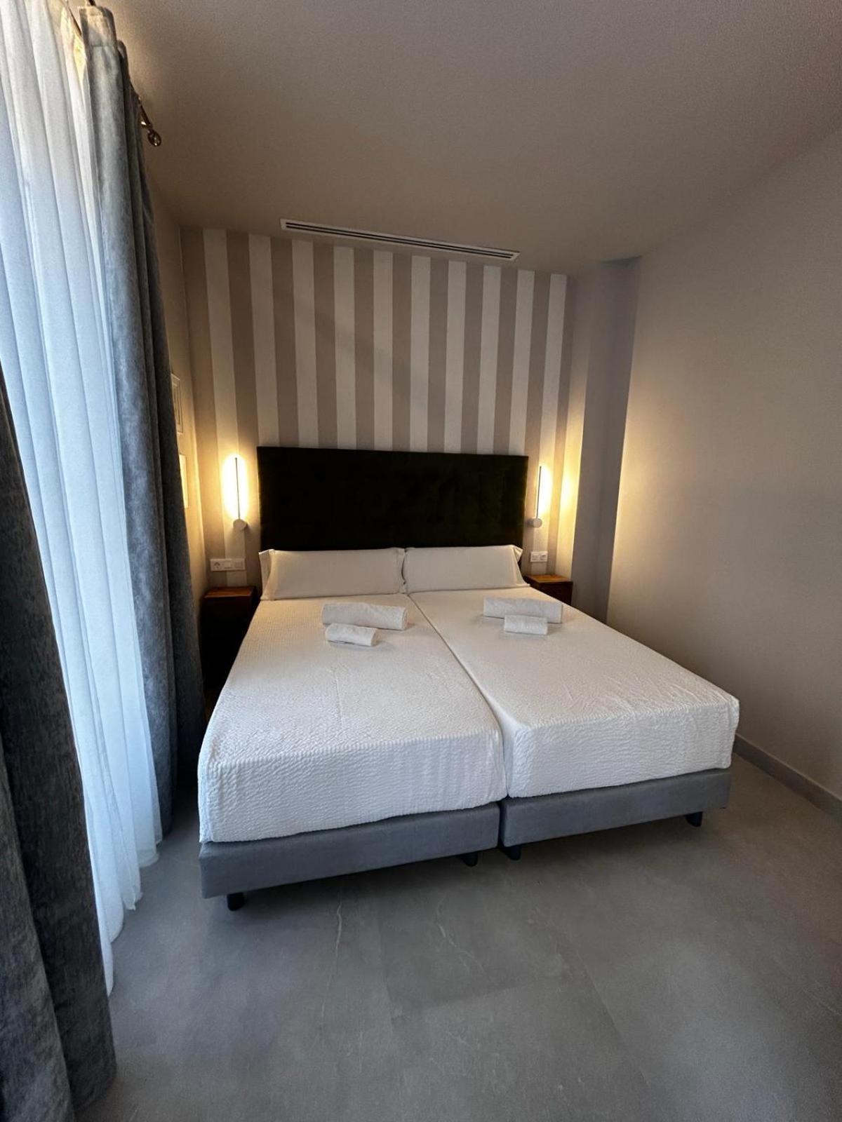 Valencia Apartamentos Goya Esterno foto